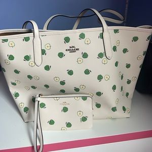 Coach apple city tote with wristlet